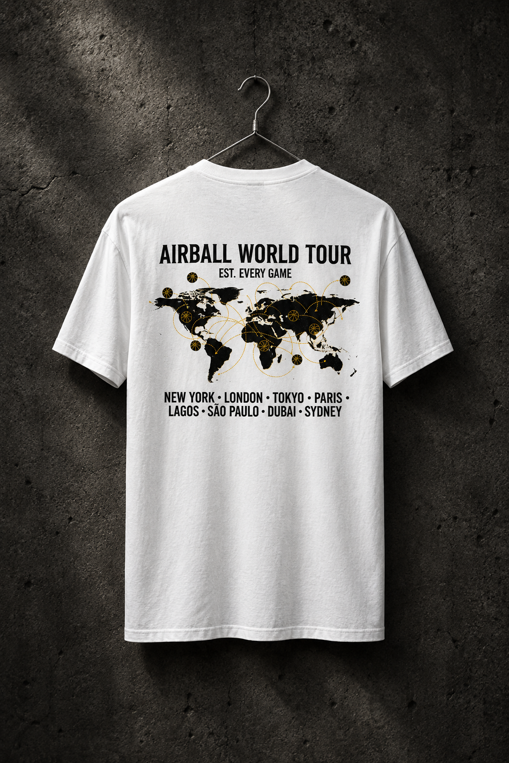 Airball World Tour Shirt am Metallbügel vor dunkler Betonwand