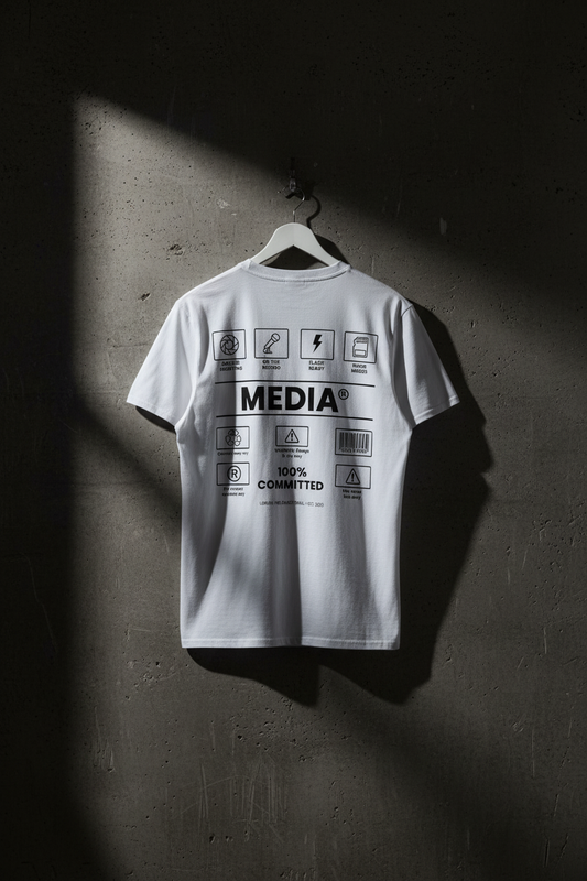 MEDIA® Shirt – Hanger Mockup Betonwand