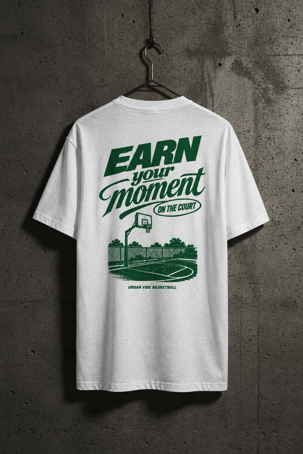 Mockup des weißen EARN YOUR MOMENT Oversized Shirts