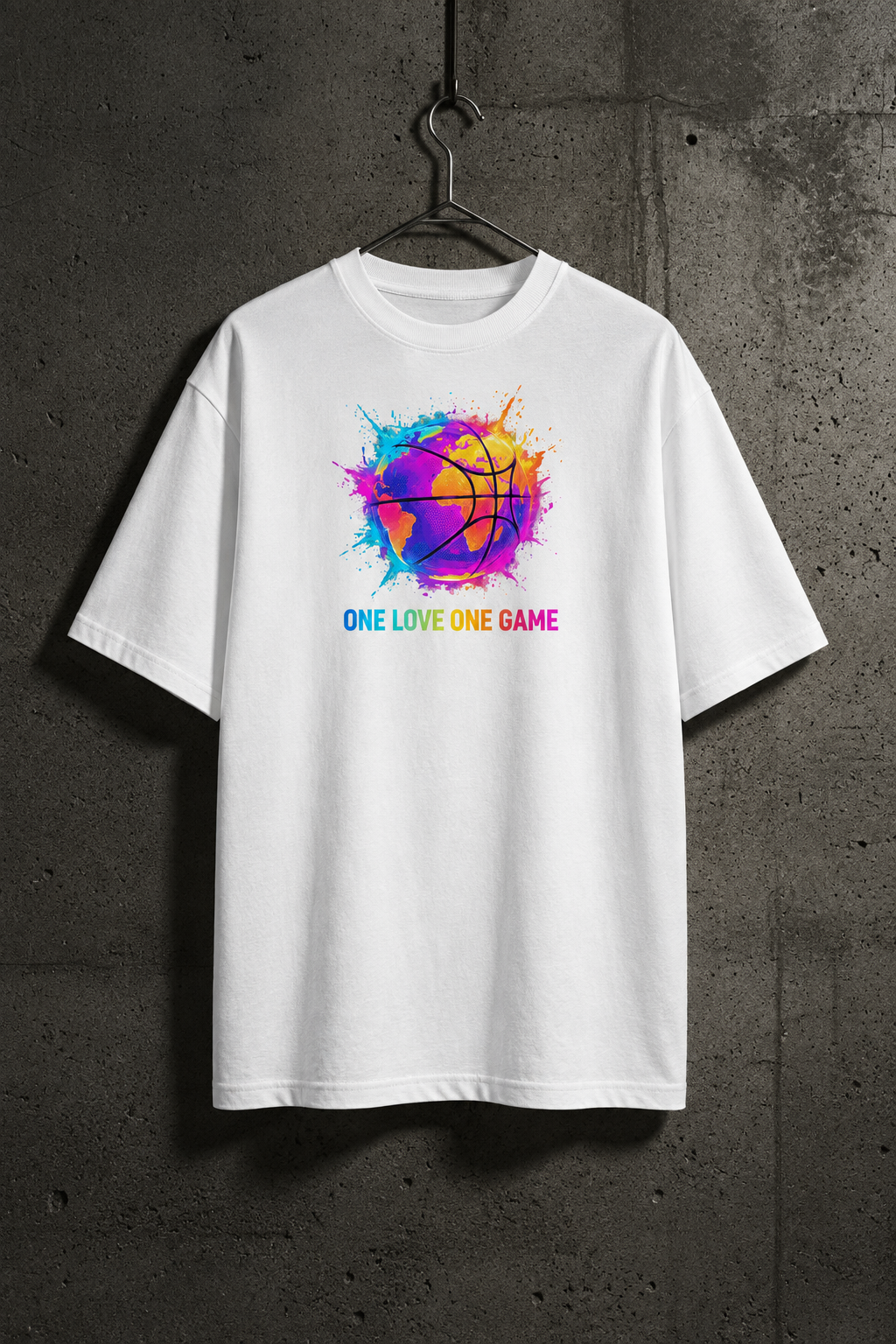 ONE LOVE ONE GAME Oversized Shirt mit Frontprint im Betonwand-Mockup