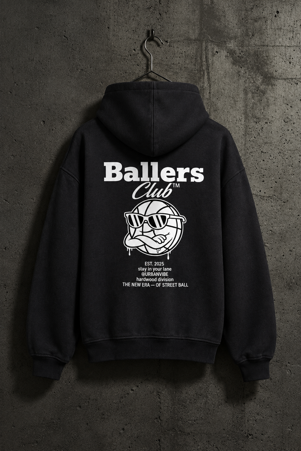 Schwarzer Ballers CLUB Oversized Hoodie im Betonwand-Mockup